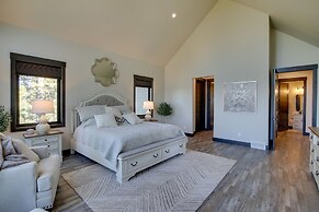 South Dakota Retreat w/ Hot Tub, Fire Pit & Grill!