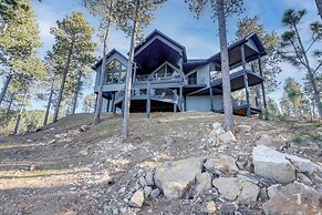 South Dakota Retreat w/ Hot Tub, Fire Pit & Grill!