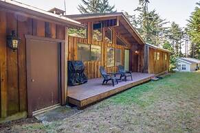 Tree-lined Gold Beach Retreat w/ Multiple Decks!
