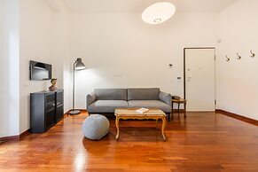 Poliziano Apartment by Mmega