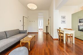 Poliziano Apartment by Mmega