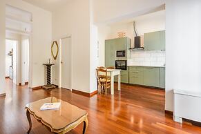 Poliziano Apartment by Mmega