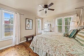 Suite Elliana W/hot Tub & Outdoor Fireplace!