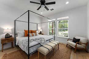 Luxury Escape at The Noir: 3br, Hot Tub, & Steps From Main St!