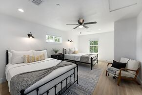 Luxury Escape at The Noir: 3br, Hot Tub, & Steps From Main St!