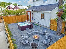 Luxury Escape at The Noir: 3br, Hot Tub, & Steps From Main St!