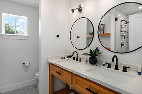 Luxury Escape at The Noir: 3br, Hot Tub, & Steps From Main St!