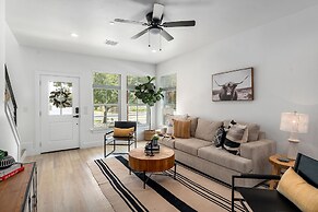 Luxury Escape at The Noir: 3br, Hot Tub, & Steps From Main St!