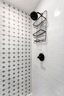 Luxury Escape at The Noir: 3br, Hot Tub, & Steps From Main St!