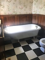 Laurel River Club Bed & Breakfast