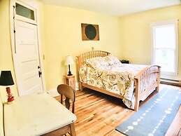 Laurel River Club Bed & Breakfast