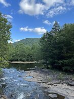 Laurel River Club Bed & Breakfast