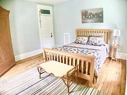 Laurel River Club Bed & Breakfast