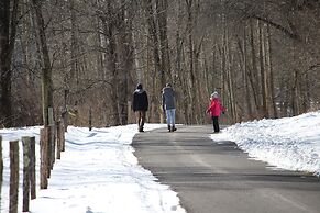 Laurel River Club Bed & Breakfast