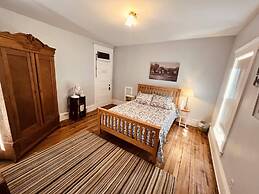 Laurel River Club Bed & Breakfast