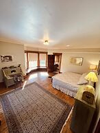 Laurel River Club Bed & Breakfast