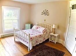 Laurel River Club Bed & Breakfast