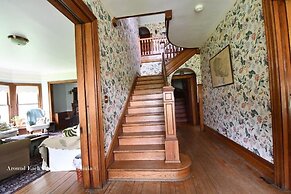 Laurel River Club Bed & Breakfast