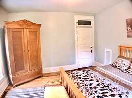 Laurel River Club Bed & Breakfast