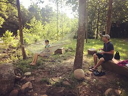 Laurel River Club Bed & Breakfast