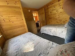 Lincolnwood Cabin 3