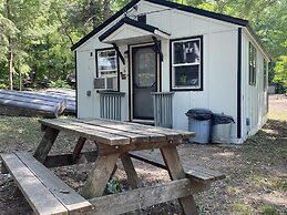 Lincolnwood Cabin 6
