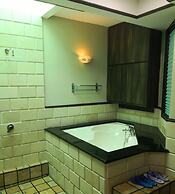 Alpine LXPD Full Seaview Water Chalet