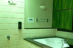 Alpine LXPD Full Seaview Water Chalet