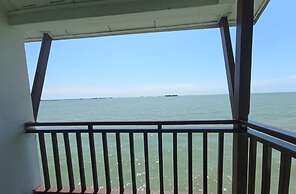 Alpine LXPD Full Seaview Water Chalet