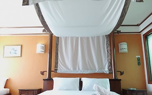 Alpine LXPD Full Seaview Water Chalet