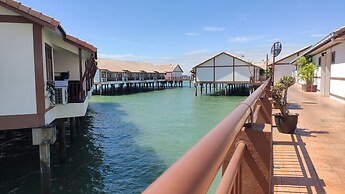 Alpine LXPD Full Seaview Water Chalet