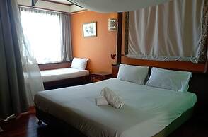 Alpine LXPD Full Seaview Water Chalet