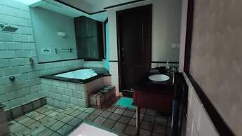 Alpine LXPD Full Seaview Water Chalet