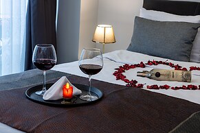 APOLLO HOTEL & APARTMENTS