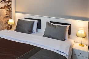 APOLLO HOTEL & APARTMENTS