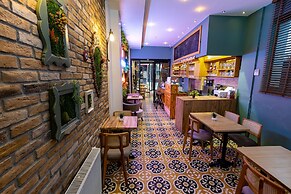 APOLLO HOTEL & APARTMENTS