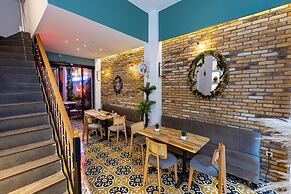 APOLLO HOTEL & APARTMENTS