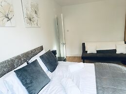 Impeccable 3-bed House in Nottingham Central