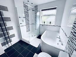 Impeccable 3-bed House in Nottingham Central