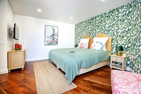 Green Gorgeous - 3 Bedroom Getaway in the Heart