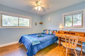 Florida Escape w/ Patio & Fire Pit, Near Beaches!