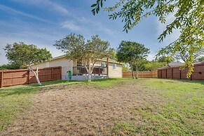 Sunny Universal City Home ~ 18 Mi to San Antonio!