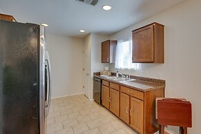 Sunny Universal City Home ~ 18 Mi to San Antonio!