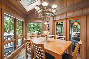 Galena Getaway w/ Hot Tub, Home Theater & More!