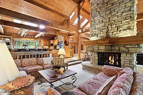 Galena Getaway w/ Hot Tub, Home Theater & More!