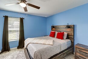 Inviting Ocklawaha Home w/ Porch: Ideal Location!