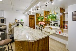 West Bloomfield Retreat: Stay in Nature Preserve!