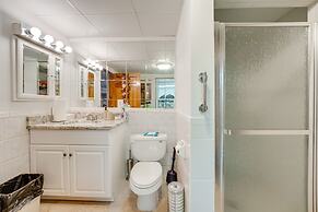 West Bloomfield Retreat: Stay in Nature Preserve!