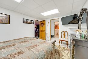 West Bloomfield Retreat: Stay in Nature Preserve!