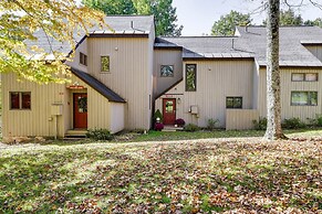 Modern Mountain Haven: 5 Mi to Mt Snow Slopes!